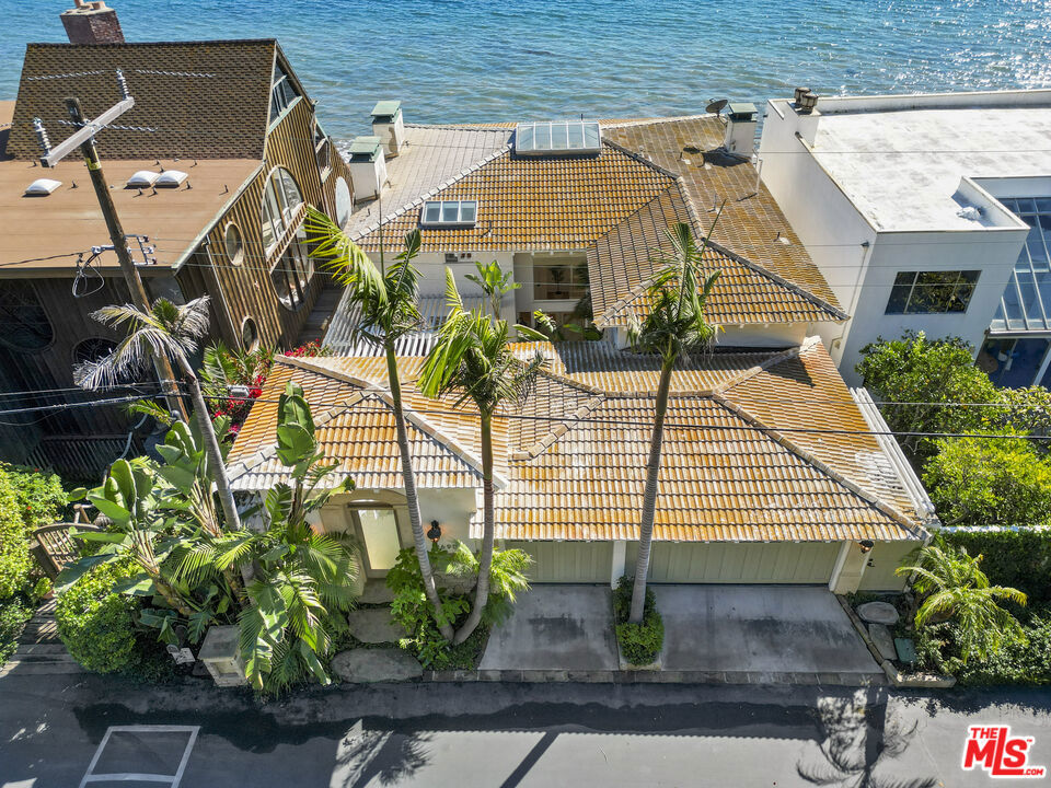 https://media.crmls.org/mediaz/76209862-ab23-4a8f-b654-4574593c7825.jpg?preset=X-Large