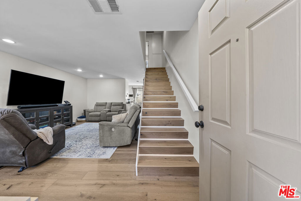 19124 Hamlin Street #4