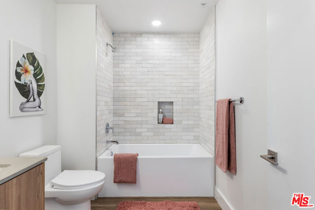 3800 Mentone Avenue, Culver City CA: https://media.crmls.org/mediaz/7621b1f7-9f0b-4836-b2a7-3d3684b100fa.jpg