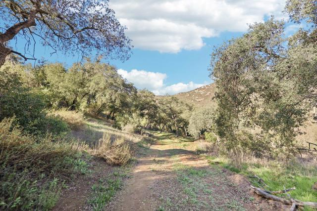 26086 Bear Valley Heights Road, Escondido CA: https://media.crmls.org/mediaz/7621de75-119e-4f08-9491-3591dc051fd9.jpg