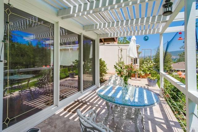 1129 La Casa Drive, San Marcos CA: https://media.crmls.org/mediaz/7621fc14-b081-4065-a5b9-507b63525056.jpg