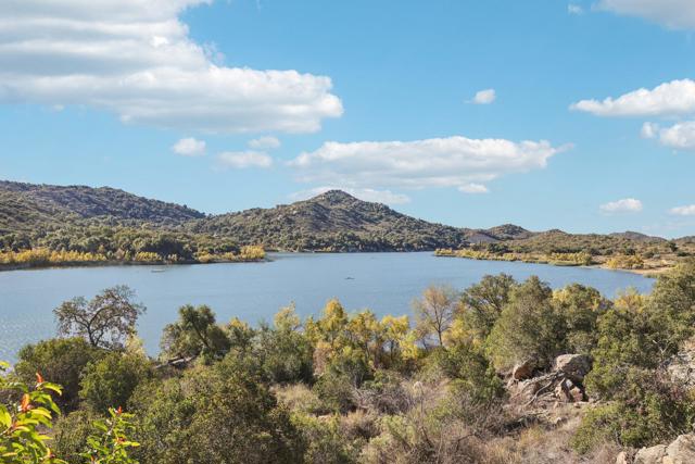 26086 Bear Valley Heights Road, Escondido CA: https://media.crmls.org/mediaz/76222f09-1fcf-4293-afd5-38633ada7d9d.jpg