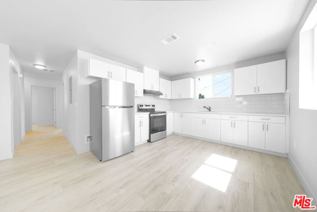 236 W 84th Place, Los Angeles CA: https://media.crmls.org/mediaz/76227674-9739-46af-ba98-538518955e77.jpg