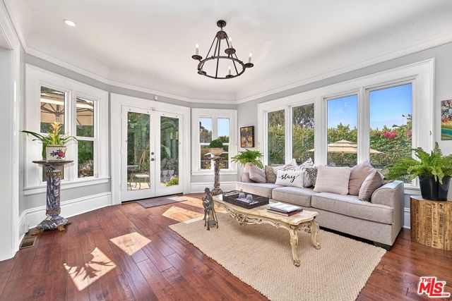 136 Fremont Place, Los Angeles CA: https://media.crmls.org/mediaz/7622d940-48e9-40c0-995c-589acd5cfc78.jpg