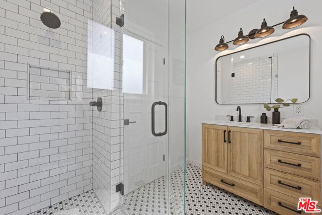3908 Bentley Avenue, Culver City CA: https://media.crmls.org/mediaz/76230791-3a9d-4d30-a5e7-127d003cec86.jpg