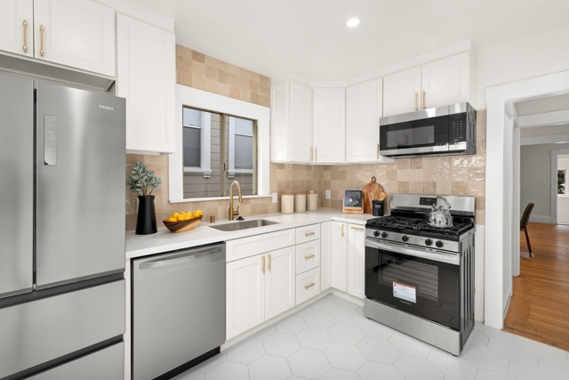 2254 62nd Ave, Oakland CA: https://media.crmls.org/mediaz/76232dd2-90d9-4c77-b095-15f6a532ed89.jpg