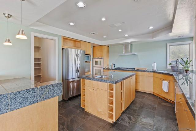 27615 Alps Ln, Escondido CA: https://media.crmls.org/mediaz/76235182-c332-430f-b089-d2ca5b09c9b4.jpg