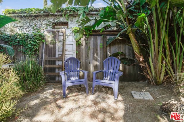 732 Washington Boulevard, Marina del Rey CA: https://media.crmls.org/mediaz/76240654-1a21-4b31-8c0f-2d238bf41290.jpg