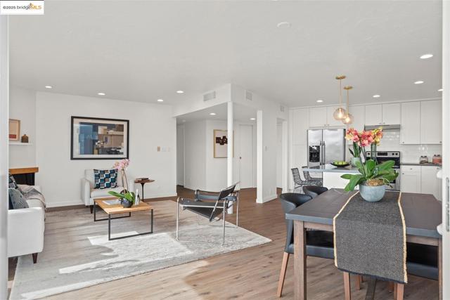 383 Staten Ave, Oakland CA: https://media.crmls.org/mediaz/762508e5-0a90-484b-bbf7-3e010ab8557e.jpg