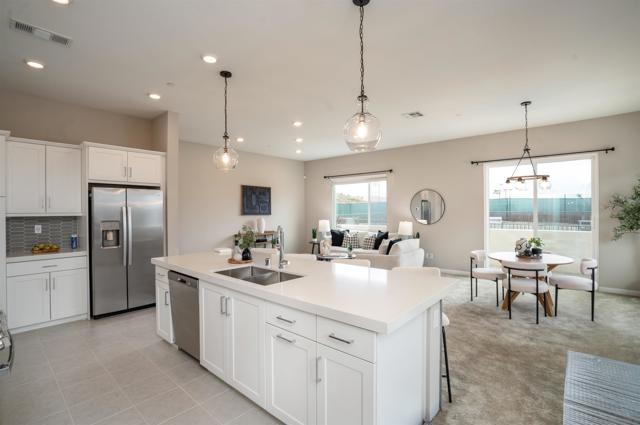 2078 Bluestone Cir, Chula Vista CA: https://media.crmls.org/mediaz/762536b1-e7db-450f-a0b4-6431648fdd56.jpg