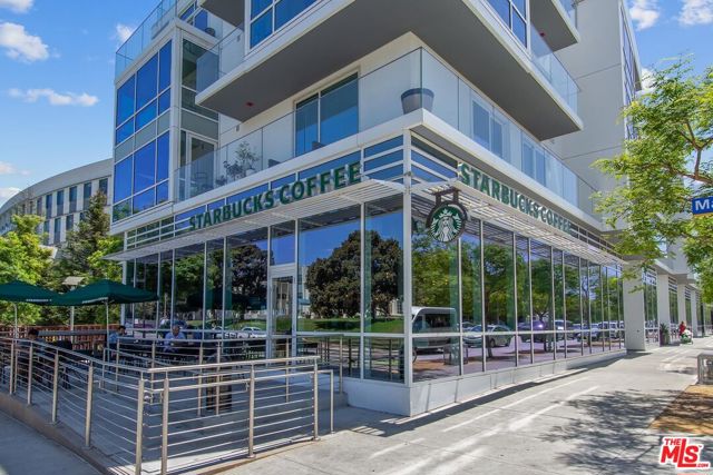 1705 Ocean Avenue, Santa Monica CA: https://media.crmls.org/mediaz/762552ba-548d-432c-8216-c17d05f11631.jpg
