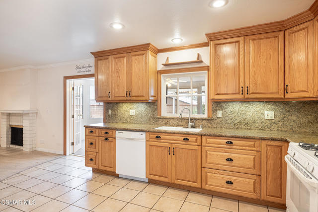 2255 Mcdonald Street, Simi Valley CA: https://media.crmls.org/mediaz/762628f9-9bfb-4cd1-a38d-be0633cd8175.jpg