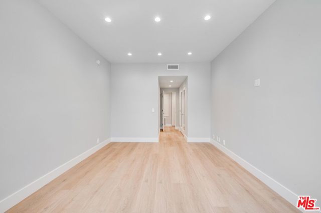 Image 27 of 38 For 1557 Beverly Glen Boulevard 203