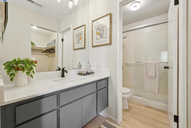 3032 CERRO VISTA, Alameda CA: https://media.crmls.org/mediaz/762743e6-0648-48ce-a2b4-37c69cc1e1bc.jpg