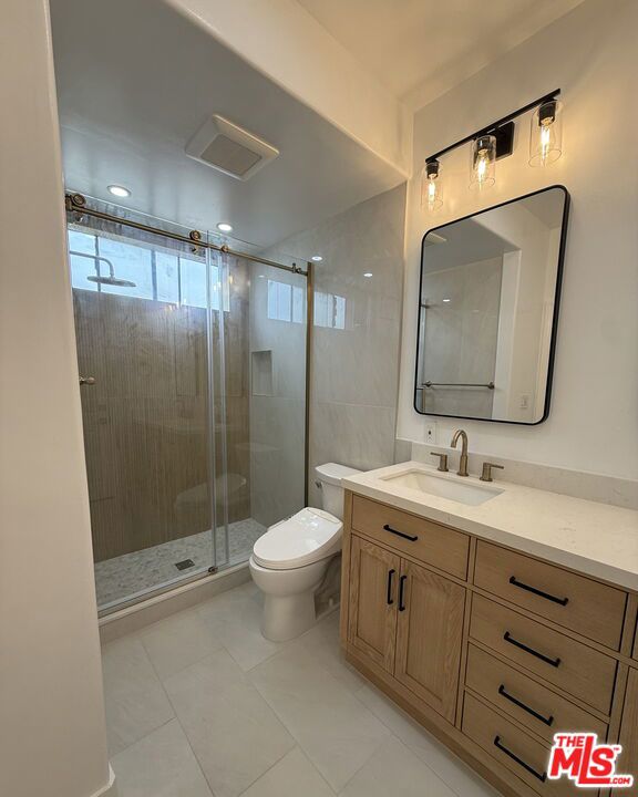 11827 Goshen Avenue, Los Angeles CA: https://media.crmls.org/mediaz/76276a35-d30c-4e03-a361-883113378ec6.jpg