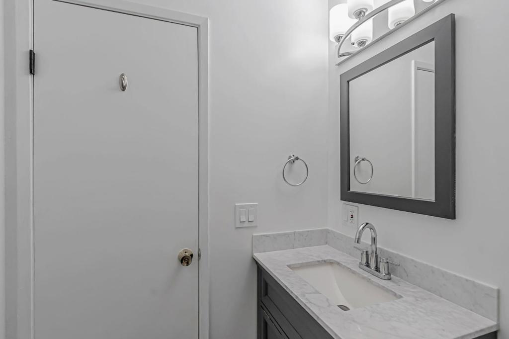 https://media.crmls.org/mediaz/7627704b-5f0d-43f9-ad38-89a77a1b1c9f.jpg?preset=X-Large