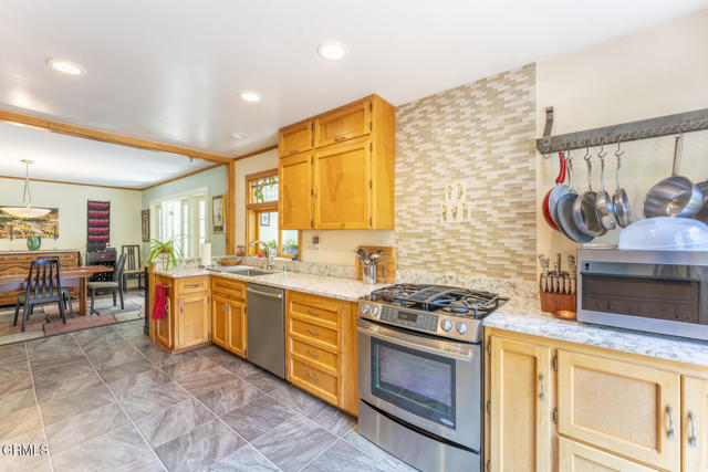 10941 Gurley Lane, Mendocino CA: https://media.crmls.org/mediaz/76277155-76c7-449c-97a7-3d82de6c73b3.jpg