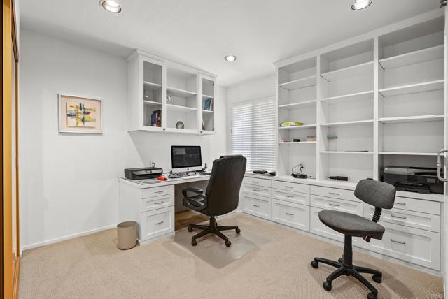 6887 Carnation Drive, Carlsbad CA: https://media.crmls.org/mediaz/76289a94-7c96-4faf-b05f-1ba6be33d228.jpg