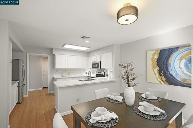 1116 Vista Pointe Cir, San Ramon CA: https://media.crmls.org/mediaz/7628dcab-b6dd-40e9-9cf6-f42622d68acc.jpg