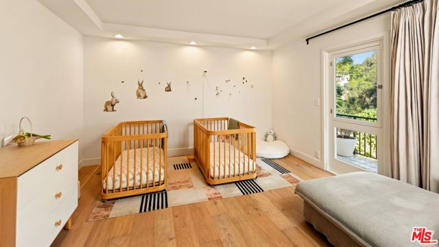 282 Bentley Circle, Los Angeles CA: https://media.crmls.org/mediaz/7628f108-0512-4b55-8d27-d09158de7a9e.jpg
