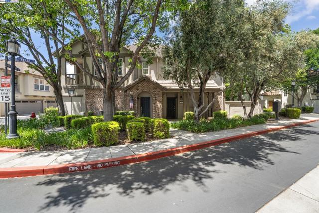 161 W Luna Loca Ln, Mountain House CA: https://media.crmls.org/mediaz/762900de-6547-43c3-bb34-c1ebd9723aae.jpg