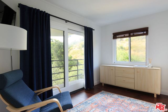 26533 Ocean View Drive, Malibu CA: https://media.crmls.org/mediaz/76297146-1735-4916-8aa3-5895a5da663a.jpg