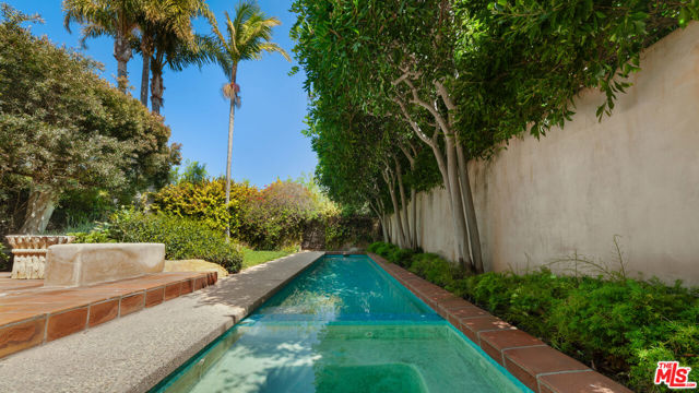 23349 Malibu Colony Road, Malibu CA: https://media.crmls.org/mediaz/762a1508-67fd-46d5-893c-f7407fa3fbb3.jpg