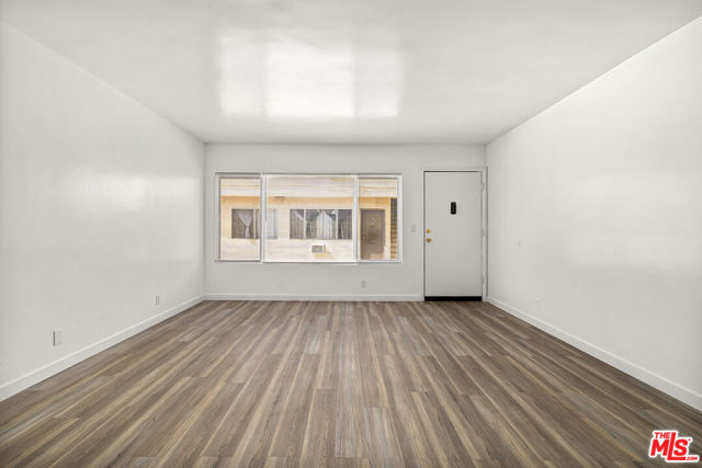 1451 S Norton Avenue, Los Angeles CA: https://media.crmls.org/mediaz/762a306f-a802-4e11-bd9e-d3bd88fae603.jpg