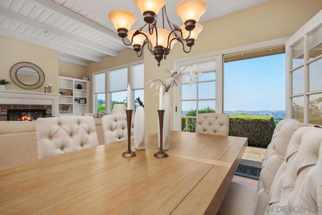 1324 Vista Colina Dr, San Marcos CA: https://media.crmls.org/mediaz/762aa002-0aa3-4179-a112-6d7e026f531d.jpg