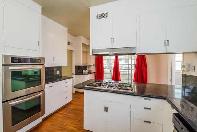 2301 N Commonwealth Avenue, Los Angeles CA: https://media.crmls.org/mediaz/762acbb4-ca1f-4f86-b0e9-0be1221d625a.jpg