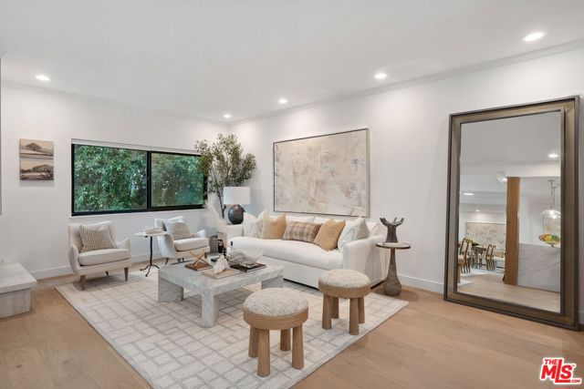 234 S Tower Drive, Beverly Hills CA: https://media.crmls.org/mediaz/762b053b-a678-4dc7-98b2-3d257f477846.jpg