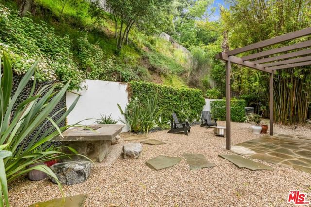 2415 Laurel Pass / Bypass, Los Angeles CA: https://media.crmls.org/mediaz/762b1816-98a6-4179-9bb8-aeaf8c15e076.jpg