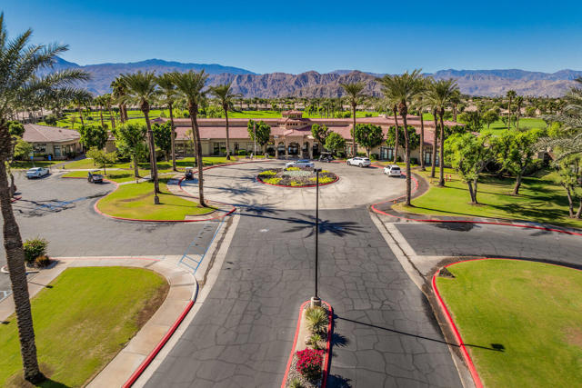43328 Heritage Palms N Drive, Indio CA: https://media.crmls.org/mediaz/762b978b-94f3-4a80-99c2-f5b53509e38d.jpg