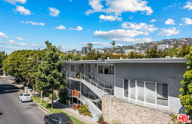 8555 Sherwood Drive, West Hollywood CA: https://media.crmls.org/mediaz/762bbfa5-25ce-4c6c-9e87-edddf91de136.jpg