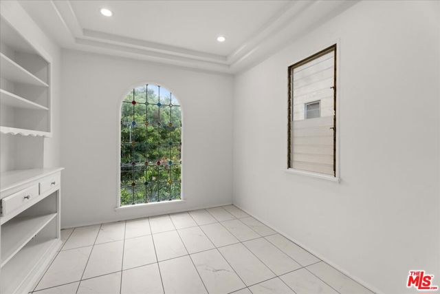 205 S Reeves Drive, Beverly Hills CA: https://media.crmls.org/mediaz/762bf0d8-521e-4af1-9026-cf8d02c48966.jpg