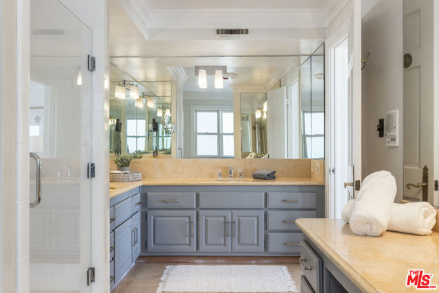 2407 Bayview Drive, Manhattan Beach CA: https://media.crmls.org/mediaz/762bf96a-a654-4c53-8283-761fd267de49.jpg