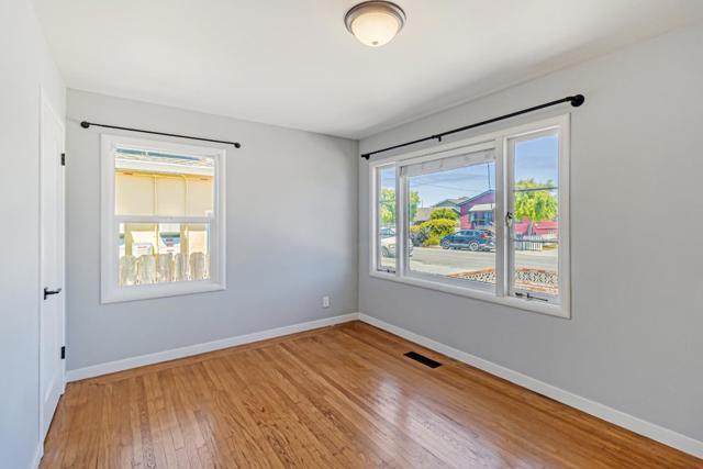 624 Filbert Street, Half Moon Bay CA: https://media.crmls.org/mediaz/762bfbf7-0d92-43ff-895e-76d719976348.jpg