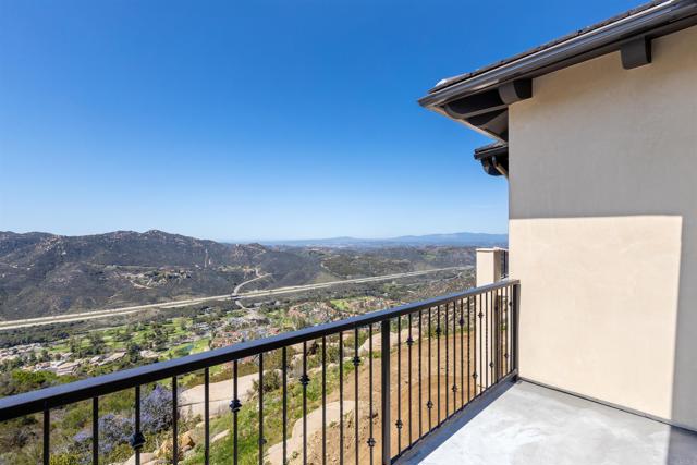 9607 Misty Meadow Lane, Escondido CA: https://media.crmls.org/mediaz/762c1076-9810-49ca-9e09-5cca5c61cbaf.jpg