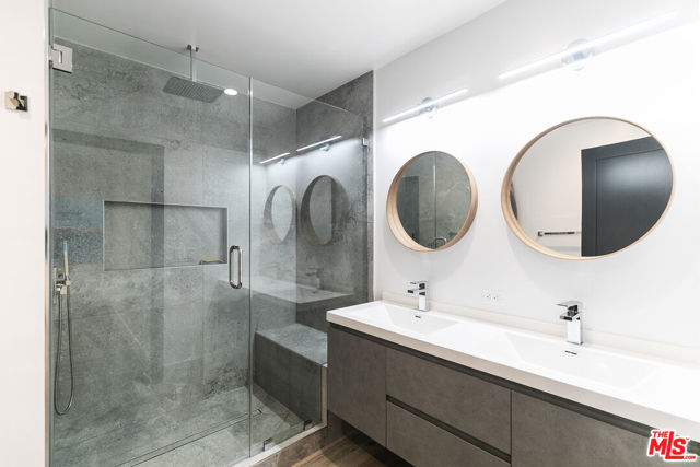 8335 GLADBECK Avenue, Northridge CA: https://media.crmls.org/mediaz/762c2869-4180-47eb-b5da-0102deb24dda.jpg