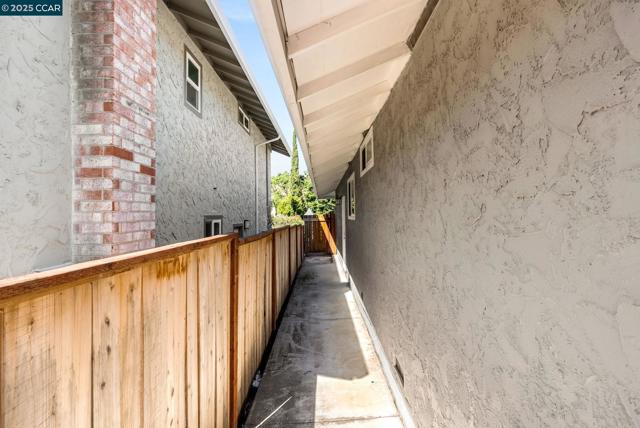 1925 Burnside Ct, Concord CA: https://media.crmls.org/mediaz/762c7613-6012-44c0-a9ce-0798fece0b95.jpg