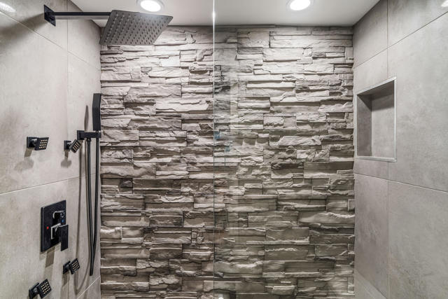 1050 E Ramon Road, Palm Springs CA: https://media.crmls.org/mediaz/762ca2e9-deab-485a-b908-278a41a3820e.jpg