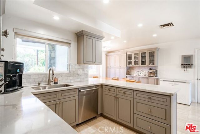 5714 El Canon Avenue, Woodland Hills CA: https://media.crmls.org/mediaz/762ce6b8-6705-497a-831b-f4508af9a678.jpg