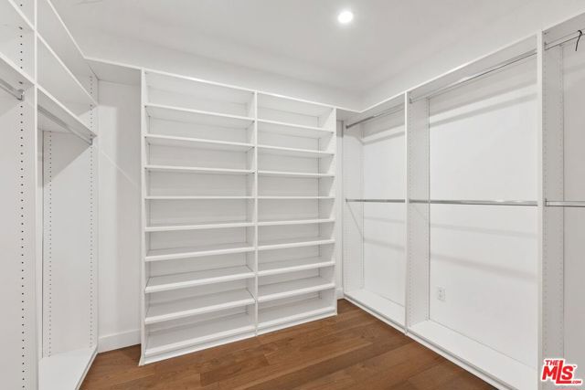 400 Chautauqua Boulevard, Pacific Palisades CA: https://media.crmls.org/mediaz/762ce95d-af83-40a1-8c37-c89805dcc937.jpg