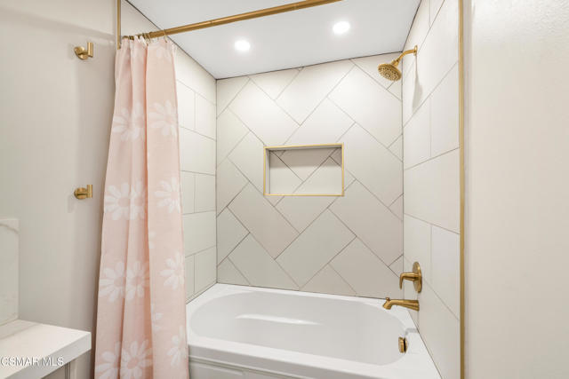 2345 Cragmont Court, Simi Valley CA: https://media.crmls.org/mediaz/762de6f8-5855-4b1e-accf-790b23814f8c.jpg