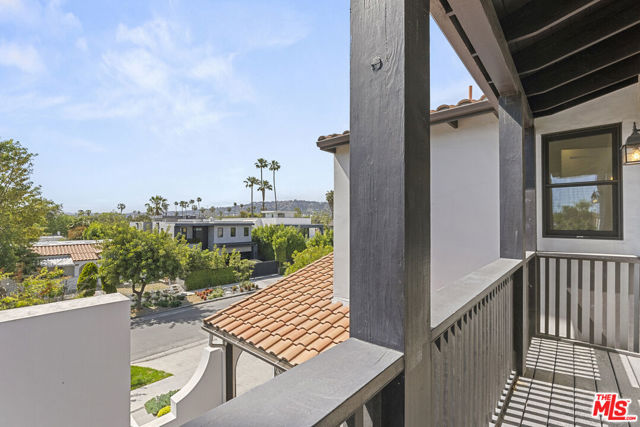 530 N Alta Vista Boulevard, Los Angeles CA: https://media.crmls.org/mediaz/762e3af4-a814-4a09-914f-00acd22c8000.jpg