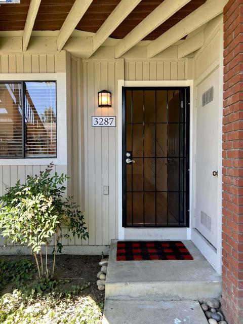 3287 Shadow Park Pl, San Jose CA: https://media.crmls.org/mediaz/762e5faa-0399-4183-ba17-710b6fba4274.jpg