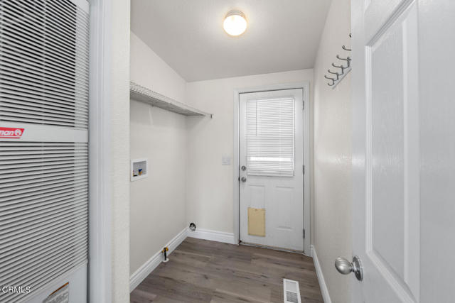 Detail Gallery Image 7 of 14 For 155 Mesa Dr, Camarillo,  CA 93010 - 2 Beds | 2 Baths