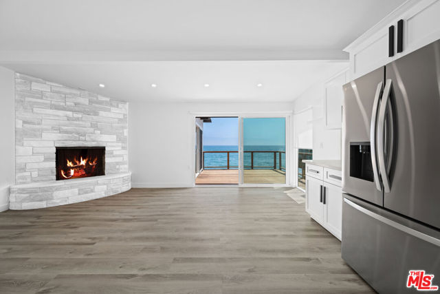 25154 Malibu Rd, Malibu CA: https://media.crmls.org/mediaz/762eae3f-8ef0-43b0-8a37-b2b10d5d85ab.jpg