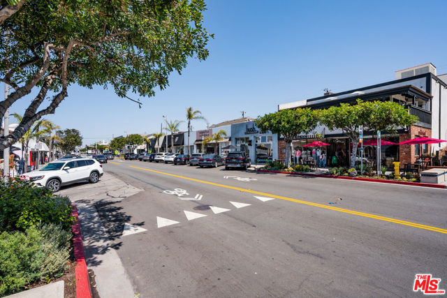 325 10th Street, Manhattan Beach, California 90266, ,Residential Income,Sold,10th,23294569