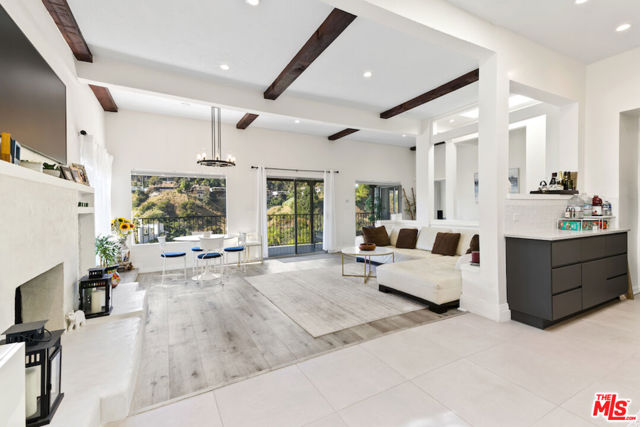 1923 Sunset Plaza Drive, Los Angeles CA: https://media.crmls.org/mediaz/762f97ec-e768-433f-a2e3-d8dbc7d2e2eb.jpg